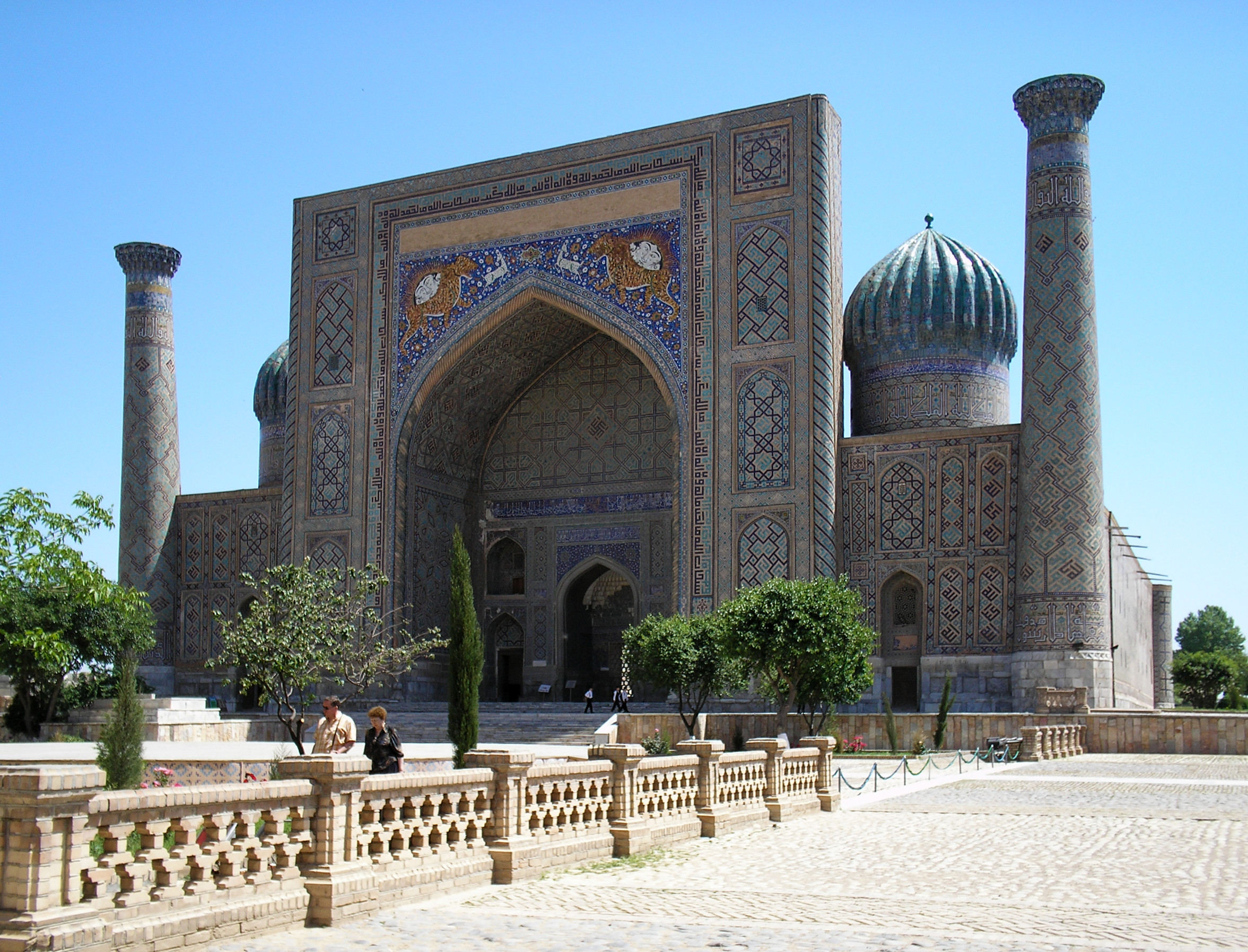 423886012%20Samarkand,%20Uzbekistan,%20Entrance%20to%20Sher%20Dor%20Medressa.jpg